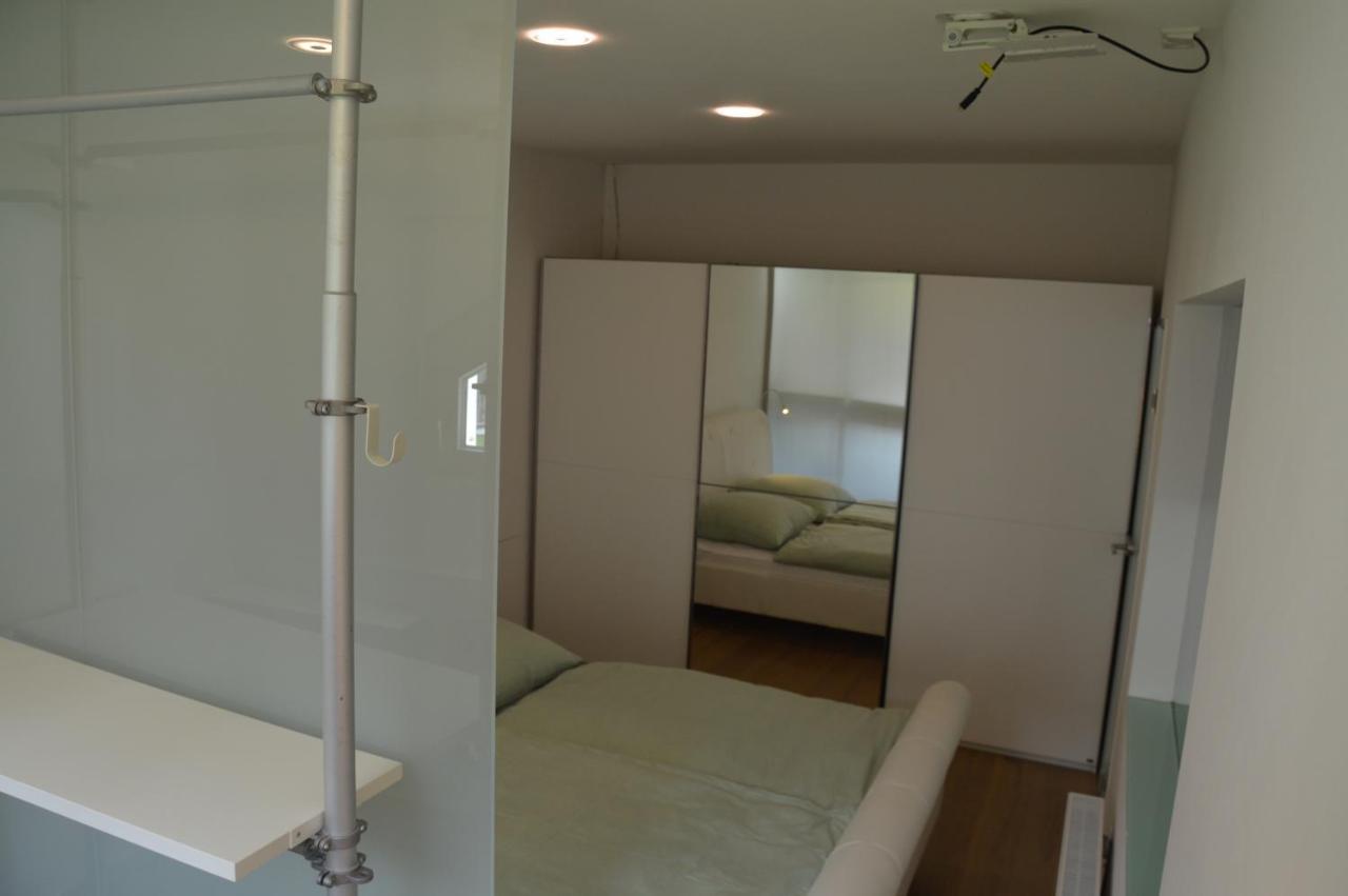 Modern Und Ruhig In Wuppertal Mit Heimkino-Beamer! Top Ausstattung Und Privatparkplatz An Der Unterkunft Ngoại thất bức ảnh